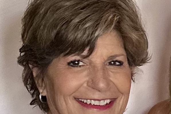 Julie Curry ’84, ’85