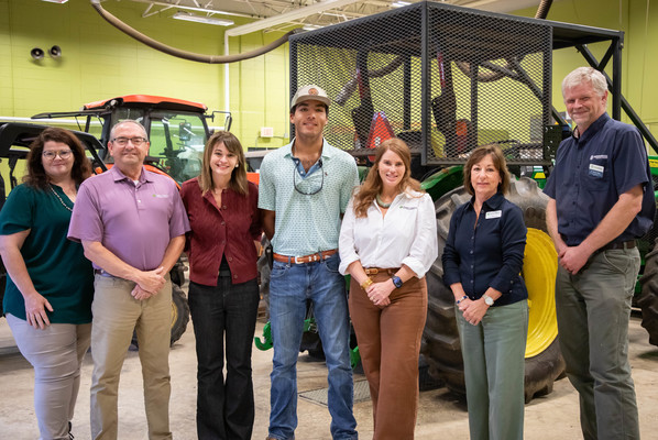 Left to right: Elizabeth Harrell, Allen Corbin, Ragan Brown, Isaac Harper, Jennifer Pearce, Liz Nogowski, Dr. Jeremy Green