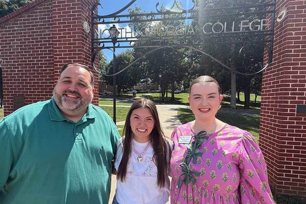 Representation of the achievement named 'UNG student Burge earns national Delta Zeta award'.