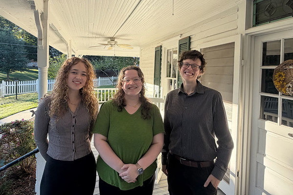 Representation of the achievement named 'UNG students help create Vickery Voice journal'.