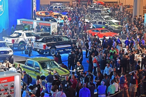 Representation of the achievement named 'Grove City College students learn about auto industry at aftermarket expos'.