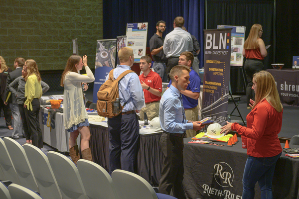 2019 career fair fall 1751