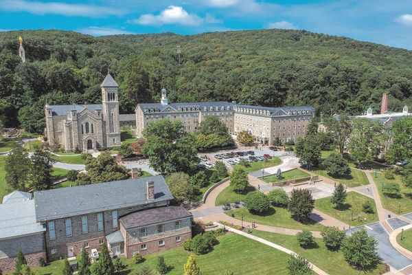 Representation of the achievement named 'Students Named to President's List at Mount St. Mary's University'.