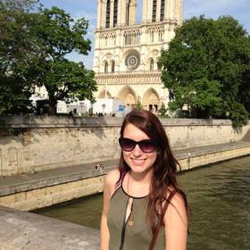 Rachel Tropper’s headshot.