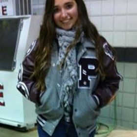 Shelby Laws’ headshot.