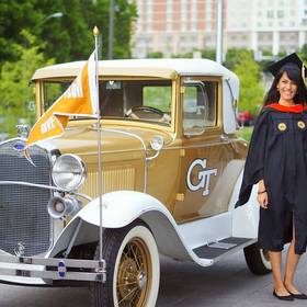 Billur Onucan’s headshot.