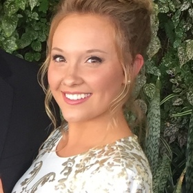 Rachel Barnhart’s headshot.