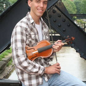 Michael Hahn’s headshot.
