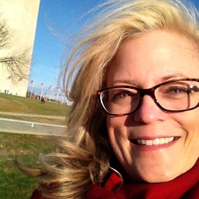 Kim Barker’s headshot.