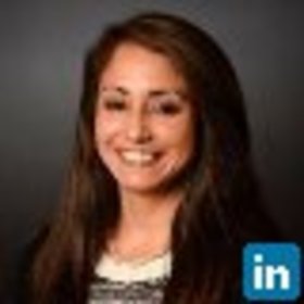 Feliza Straus’ headshot.