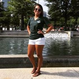 Lindsey Aviles’ headshot.