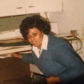 Elaine Glass’ headshot.