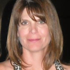 Juli Arnold’s headshot.