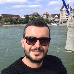 Andac Armutlulu’s headshot.