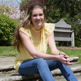 Holly Moore’s headshot.