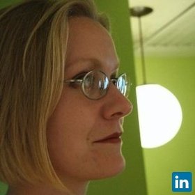 Della Taylor’s headshot.