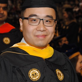 Zhengyi Hu’s headshot.