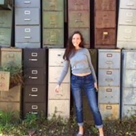 Amanda Etter’s headshot.