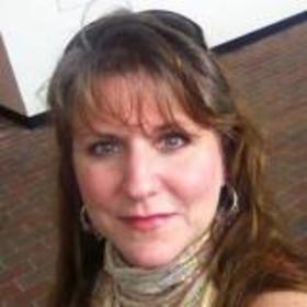 Lara Varden’s headshot.