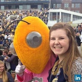 Sarah Edwards’ headshot.