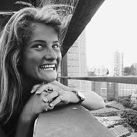 Elizabeth Andrews’ headshot.