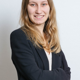 Flore Magnard’s headshot.