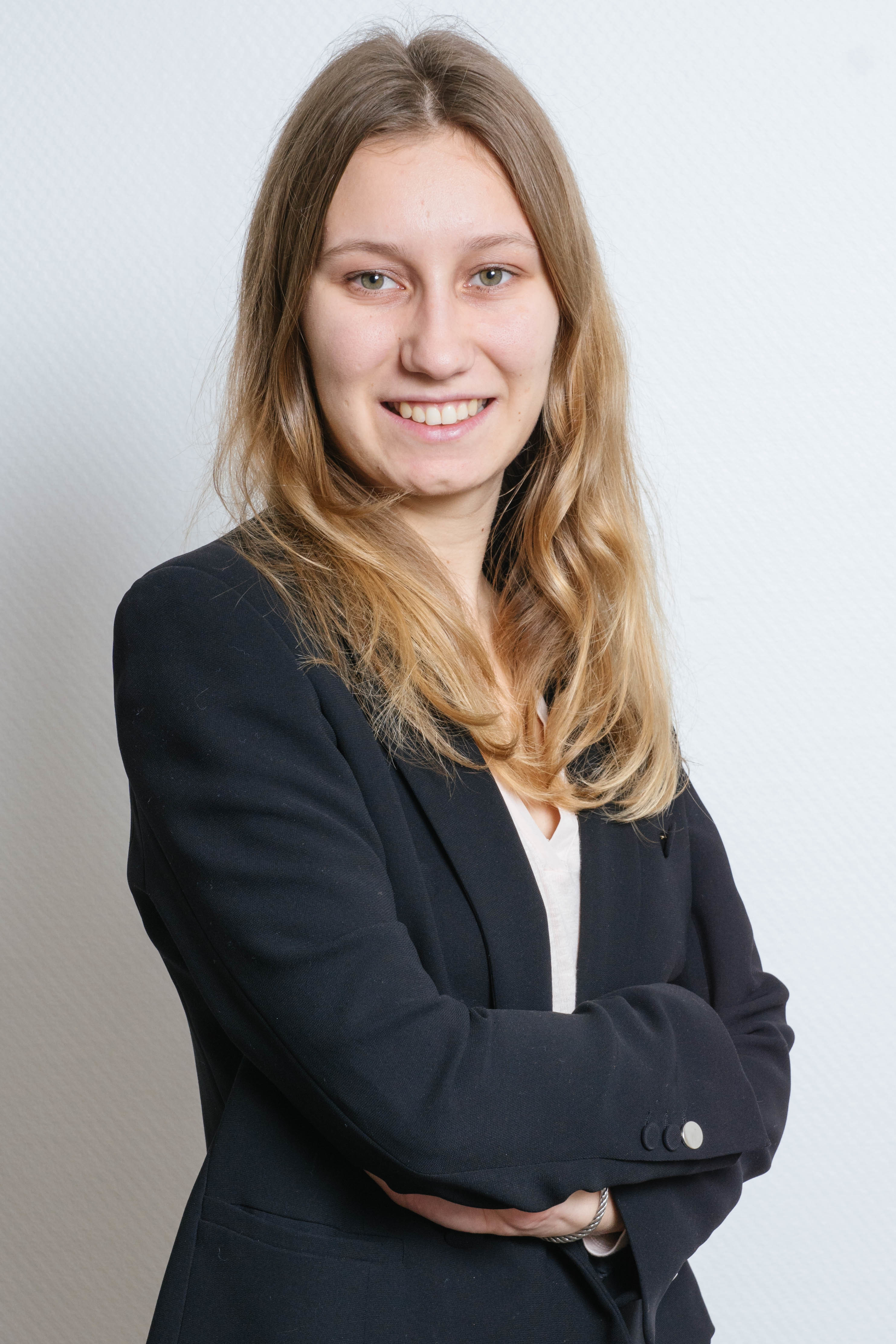 Placeholder headshot for Flore Magnard.