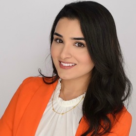 Humna Sheikh’s headshot.