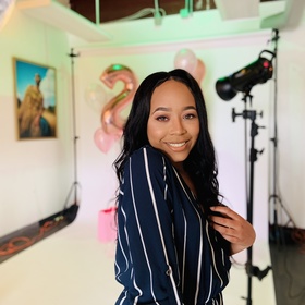 Janelle Brown’s headshot.