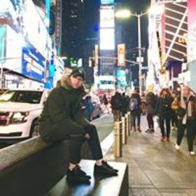 Huy Le’s headshot.