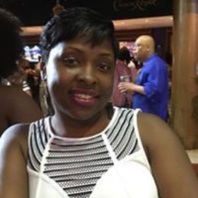 Shavodka Dennis’ headshot.