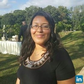 Ana Settles’ headshot.