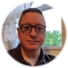 Robert Volk’s headshot.