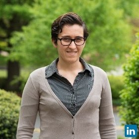 Aroua Gharbi’s headshot.