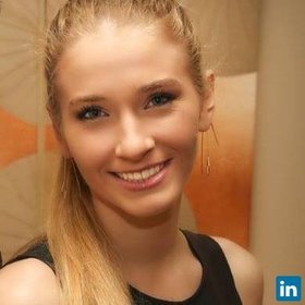 Anna Benkeser’s headshot.