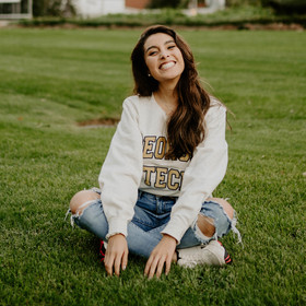 Mariana Matias’ headshot.