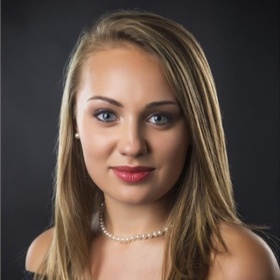 Hannah Murray’s headshot.