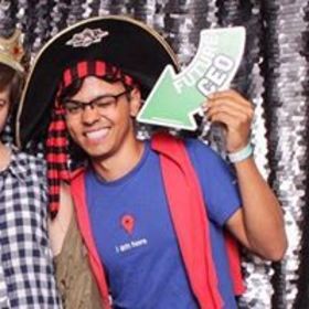 Raphael Gontijo Lopes’ headshot.