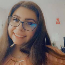 Anahi Calderon’s headshot.