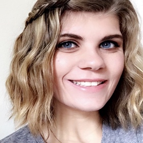 Savannah Calhoun’s headshot.