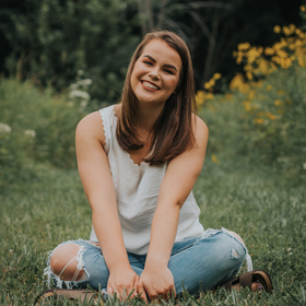 Tara Zinser’s headshot.