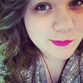 Alexis Powers’ headshot.