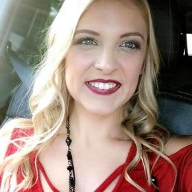 Samantha Flowers’ headshot.