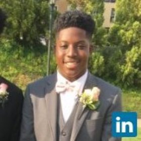 Lunden Wright’s headshot.