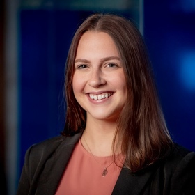 Phoebe McPeak’s headshot.