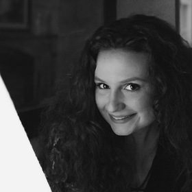Anna Ladouceur’s headshot.
