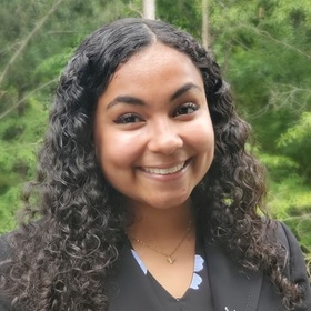 Camryn Flores’ headshot.