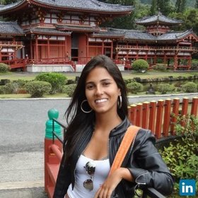 Mariana De Almeida Costa’s headshot.