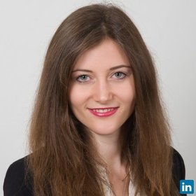 Julia Aronova’s headshot.