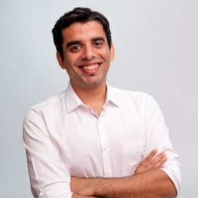 Vikas Luthra’s headshot.